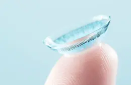 戴隱形眼鏡又愛化妝